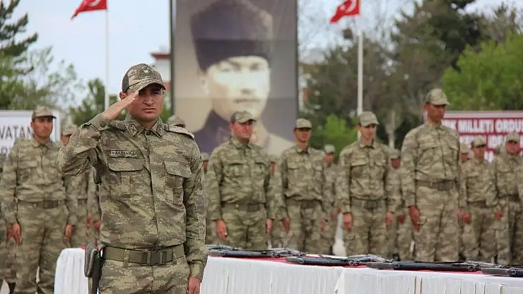 'Sivas 2 bin 750 Mehmetçik silah ve bayrak üzerine el basıp yemin etti'