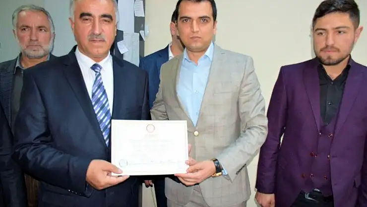 'YSK, Palu Belediye Başkanı Ünalan´ın mazbatası iptal etti'
