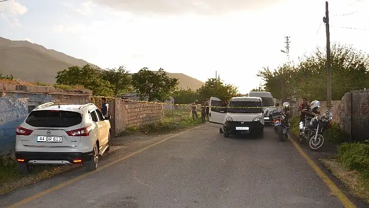 'Av tüfeğiyle etrafa ateş açtı: Teyzesini öldürdü, 2 kişiyi yaraladı'