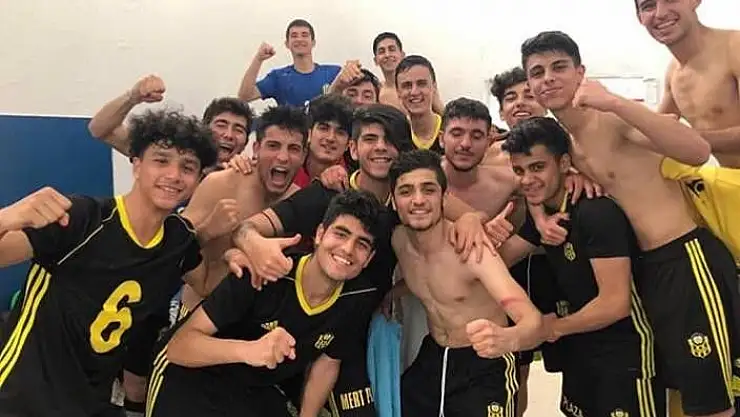 'Evkur Yeni Malatyaspor U17 takımı umutlarını son haftaya taşıdı'