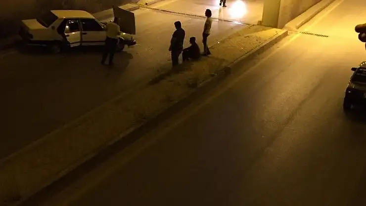 'Otomobil alt geçit duvarına çarptı: 3 yaralı'