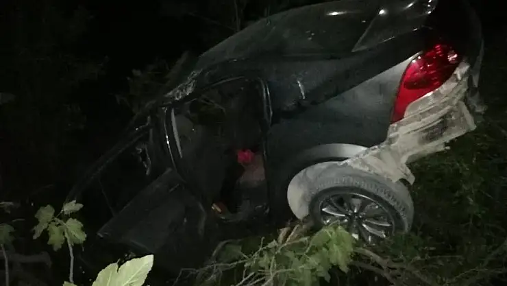 'Otomobil şarampole yuvarlandı: 1 ´i Ağır 3 yaralı'