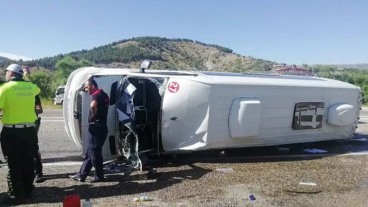 'Suriyeli öğrencileri taşıyan minibüs takla attı: 18 yaralı'