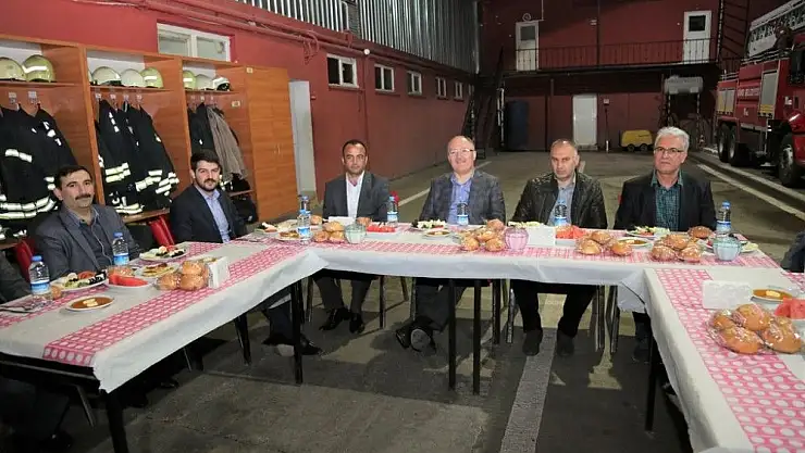 'Başkan Bilgin, itfaiye erleri ile sahur yaptı'