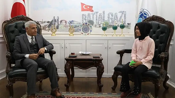 'Başkan Güder, dönem ödevi için soruları yanıtladı'