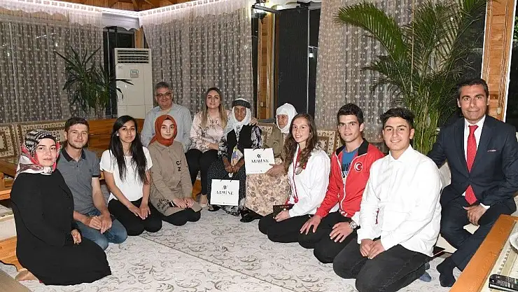 'Yaşlılar ve gençler vali konağında iftarda buluştu'