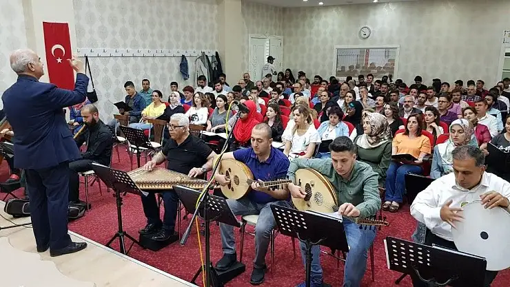 'Belediye korosundan yabancı öğrencilere konser'