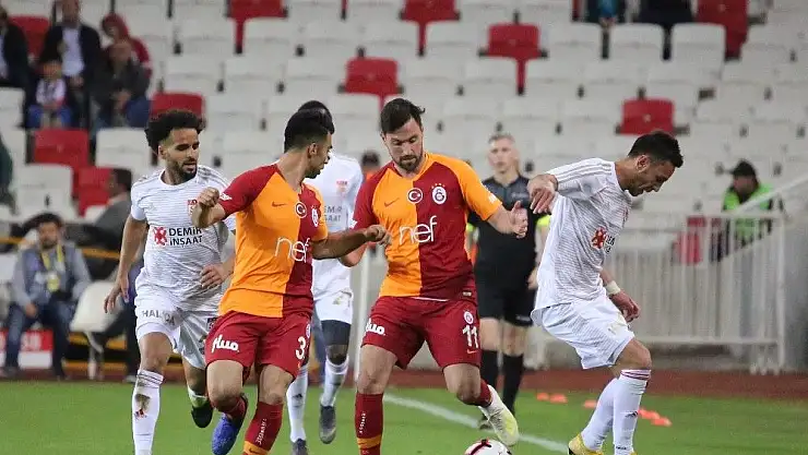 'Spor Toto Süper Lig: DG Sivasspor: 2 - Galatasaray: 2 (İlk yarı)'