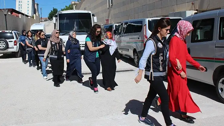 'Elazığ´da FETÖ´nün kadın yapılanmasına yönelik operasyonda 5 tutuklama'