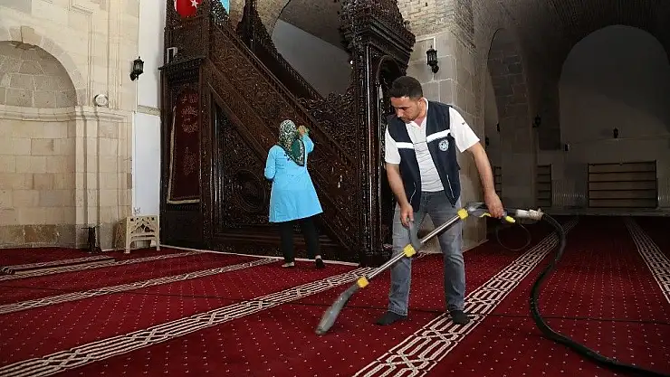 'Camilerde bayram temizliği'