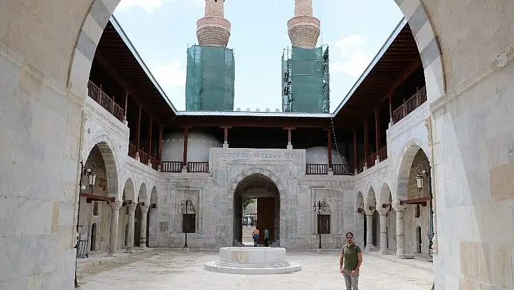 '8 asırlık Gökmedrese 26 yıl sonra kapılarını açtı'