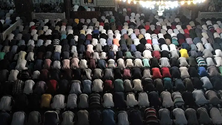 'Kadir Gecesi´nde camiler doldu taştı'