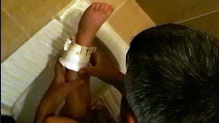 'Ayağı tuvalet giderine sıkışan çocuğun imdadına itfaiye yetişti'