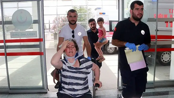 'Bayram ziyaretine giden aile kaza yaptı: 5 Yaralı'