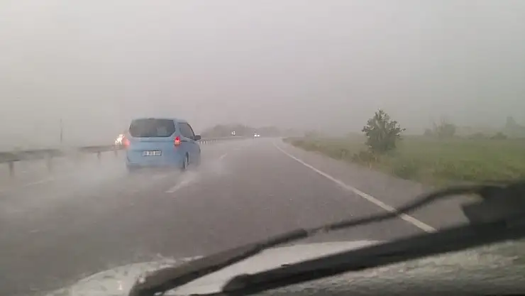 'Dolu yağışı sürücülere zor anlar yaşattı'