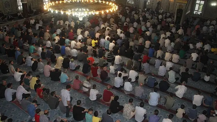 'Elazığ´da bayram namazında camiler doldu'