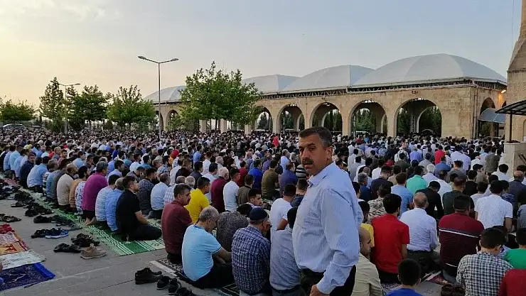 'Ramazan Bayramında camiler dolup taştı'