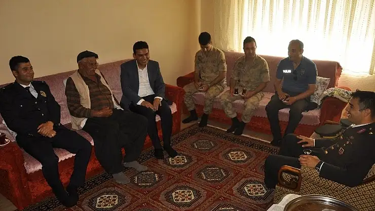 'Kaymakam Şahin şehit ailelerinin bayramını kutladı'