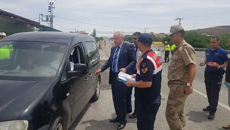 'Jandarma hem denetledi hem de bayramlaştı'
