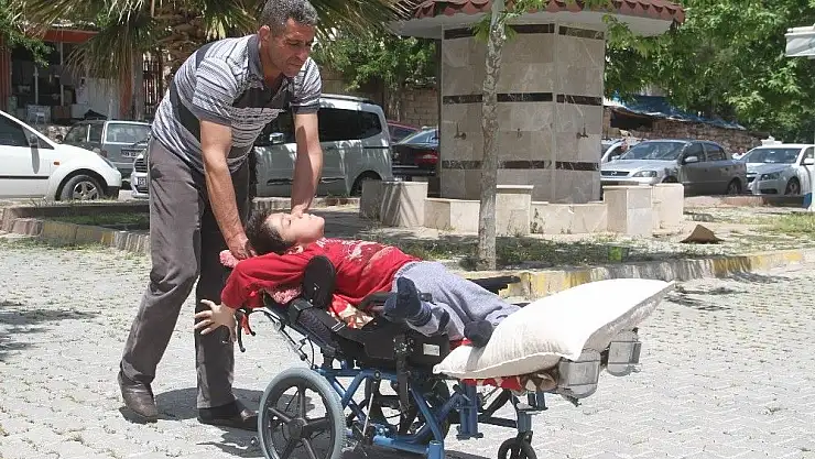 'Oğlunun tedavi masrafı için iş bekliyor'