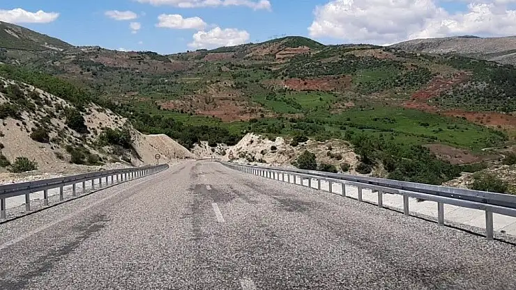'Tut İlçe karayoluna bariyerli önlem'