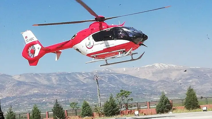 'Ambulans helikopter yaşlı adam için havalandı'