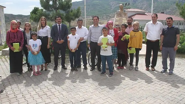 'Öğrenciler kitap okumak için yarıştı'