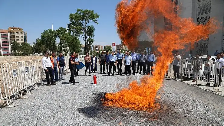 'Battalgazi Belediye personeline yangın söndürme eğitimi verildi'