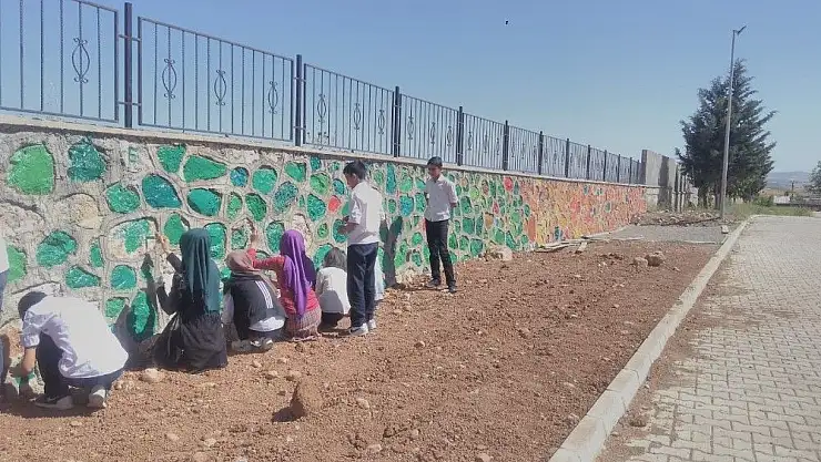 'Okula yapılan yardım etkinliğe dönüştü'