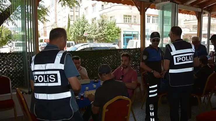 'Polis ekipleri bin 812 kişinin kimlik sorgusunu yaptı'