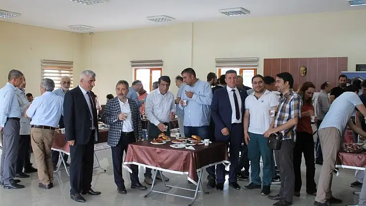 '30´uncu yılı çay ve simitle kutladılar'