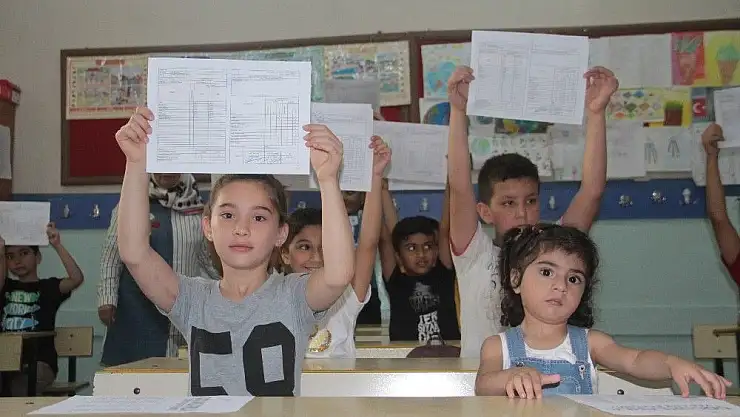 'Elazığ´da 124 bin öğrenci karne heyecanı yaşadı'