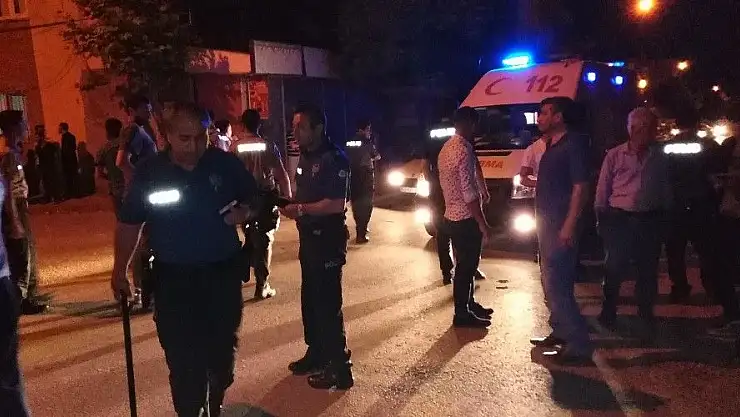 'İki komşu arasında bıçaklı kavga: 3 yaralı'