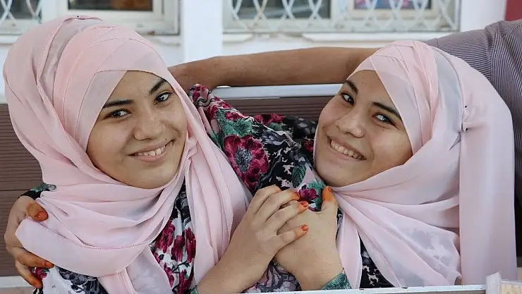 'Siyam ikizlerinin hedefi İlahiyat Fakültesini kazanmak'