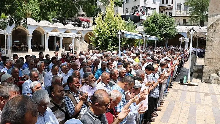 'Mursi için Kahramanmaraş´ta gıyabi cenaze namazı kılındı'