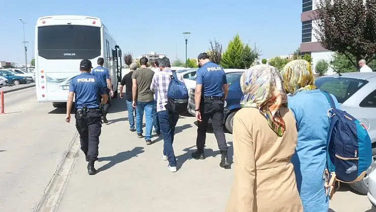 'FETO´dan gözaltına alınan şüpheliler adliyede'