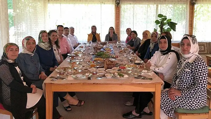 'Yeşim Pekmez halk eğitim çalışanlarıyla bir araya geldi'