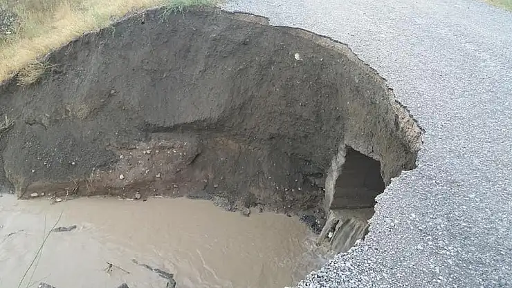 'Sivas´ta sağanak yağmur dereleri taşırdı'