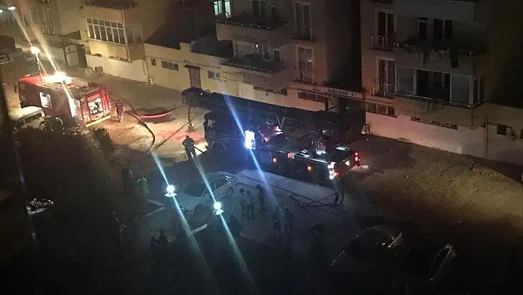 'İtfaiyenin hortumla mücadelesi'