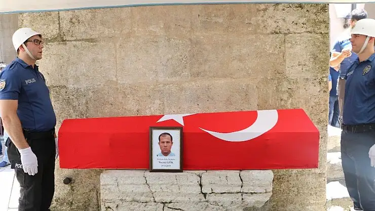 'Trafik kazasında hayatını kaybeden polis toprağa verildi'