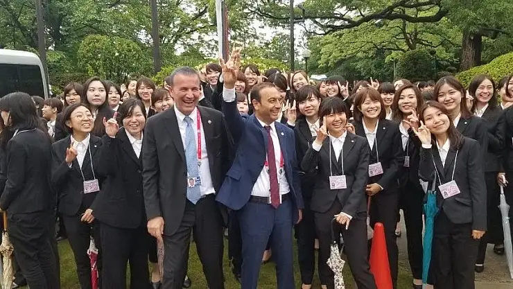 'Japon diplomatlardan Bozkurt işareti'
