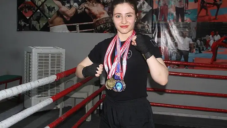 'Elif, Kick Boks´ta Milli Takım´a yükselmek istiyor'