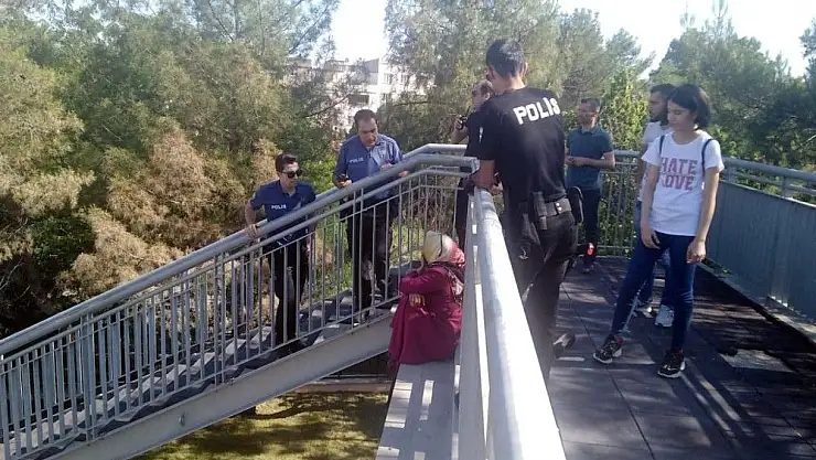 'Korkuluklarda oturan kadın ekipleri harekete geçirdi'