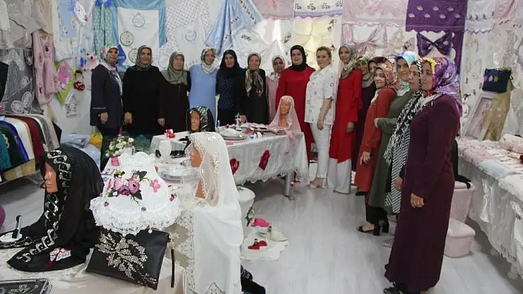 'Kursiyerlerin el emeği göz nuru eserleri sergilendi'