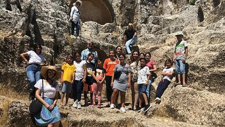 'Çocuk evleri çocukları turistik yerleri gezdi'