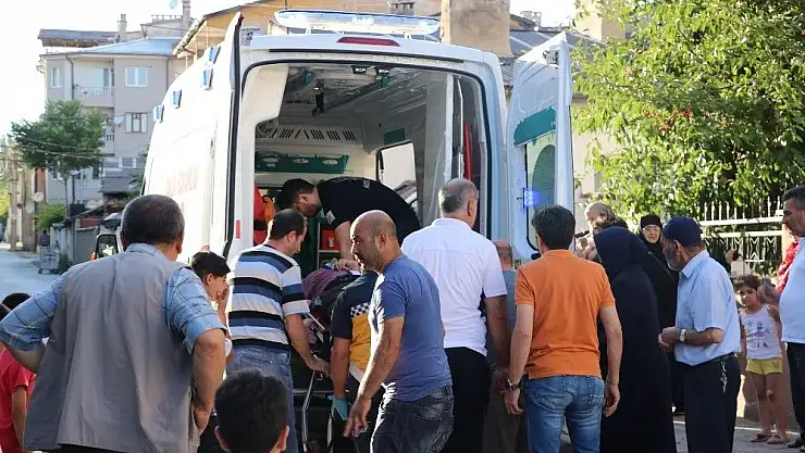 'Vişne toplamak için çıktığı ağaçtan düşen şahıs yaralandı'