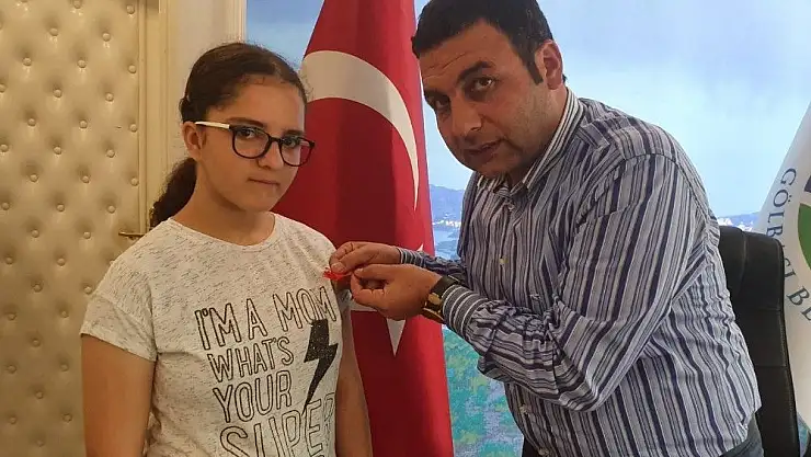 'Başkan Yıldırım´dan başarılı öğrencilere altın'