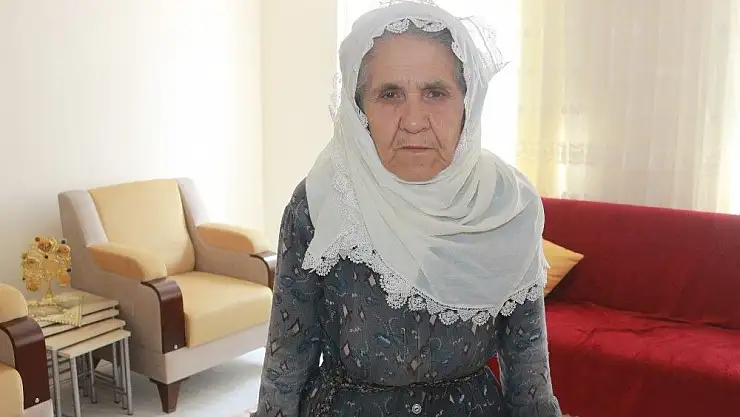 'Evi yanan yaşlı kadının yüzü güldü'