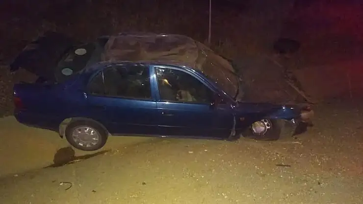 'Otomobil şarampole yuvarlandı: 3 Yaralı'