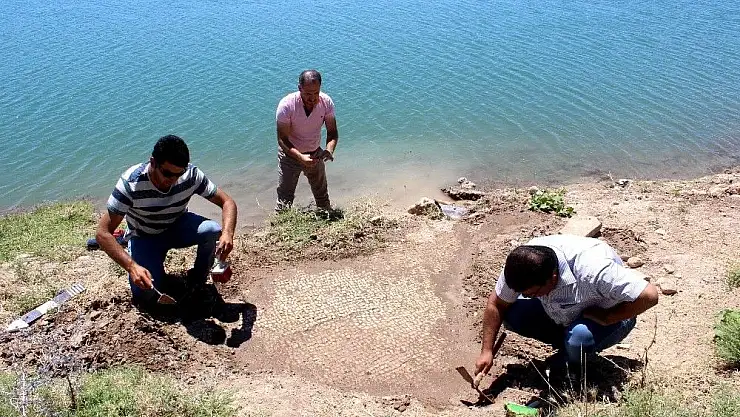 'Dalgaların dövdüğü kıyıda tarihi mozaik gün yüzüne çıktı'